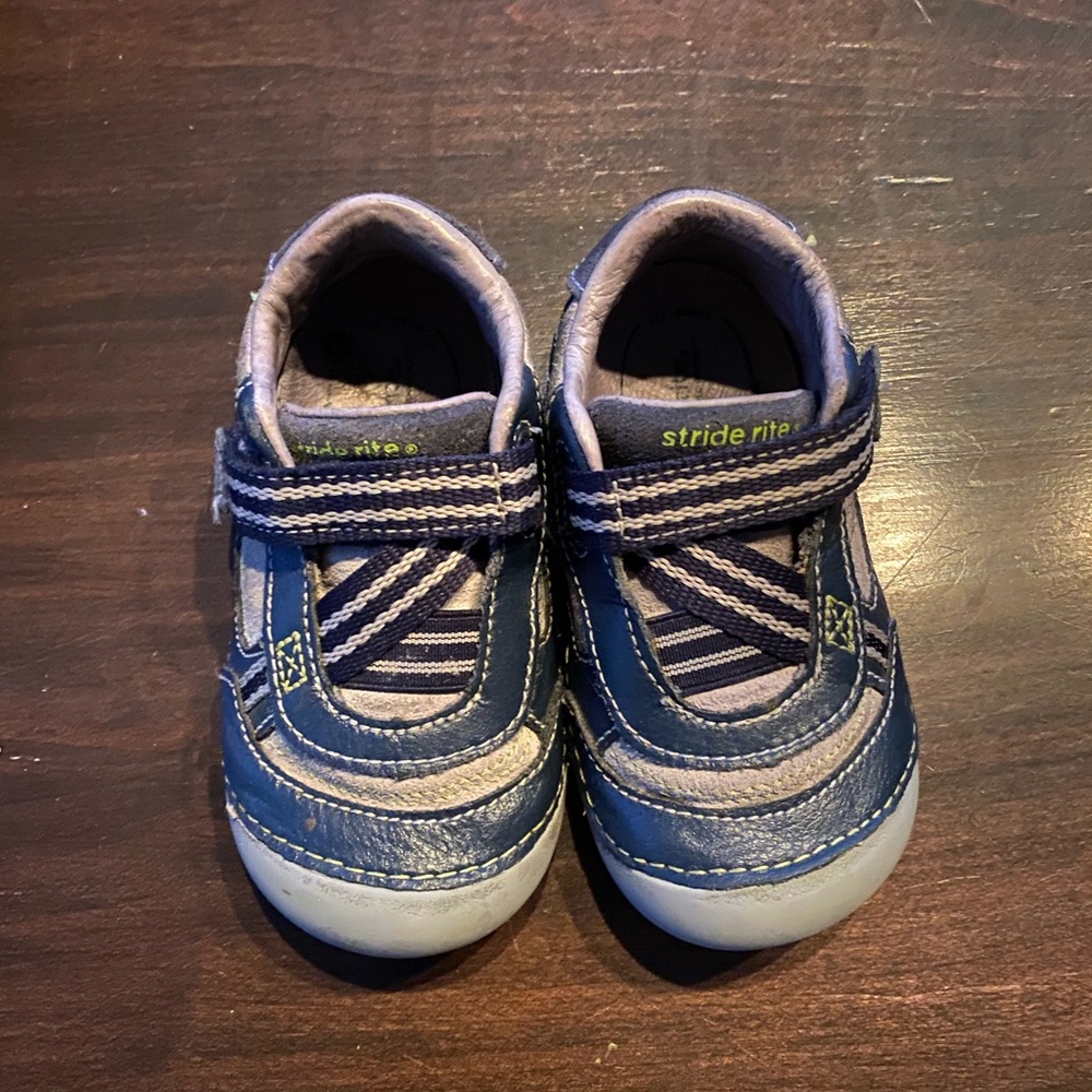 Toddler Stride Rite shoes grey and navy. Size 6W